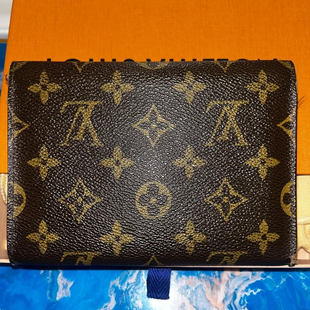 🍀 Louis Vuitton monogram larger size wallet - good condition! Authentic. - Picture 2 of 16